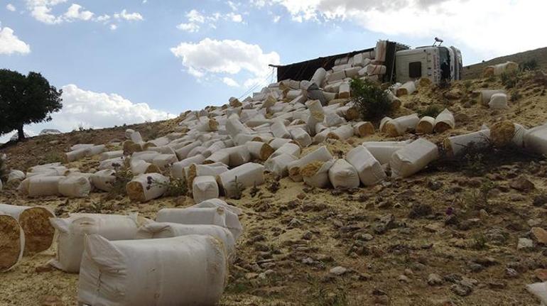 Batmanda saman yüklü kamyon devrildi: 3 yaralı
