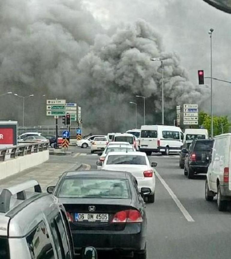 Son dakika... Ankara’da iş merkezinde yangın Dumanlar etrafı sardı