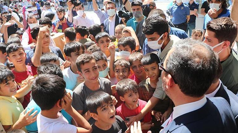 Bakan Kasapoğlundan evlat nöbetindeki ailelere destek ziyareti