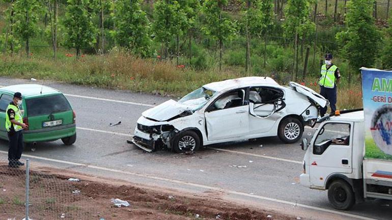 Feci kaza Otomobilin arka camından fırladı