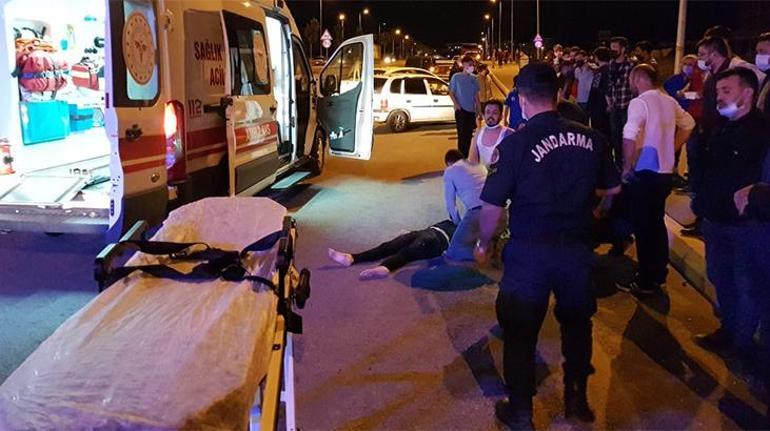 Feci olay Kaldırımdaki anne- kıza kamyonet çarptı