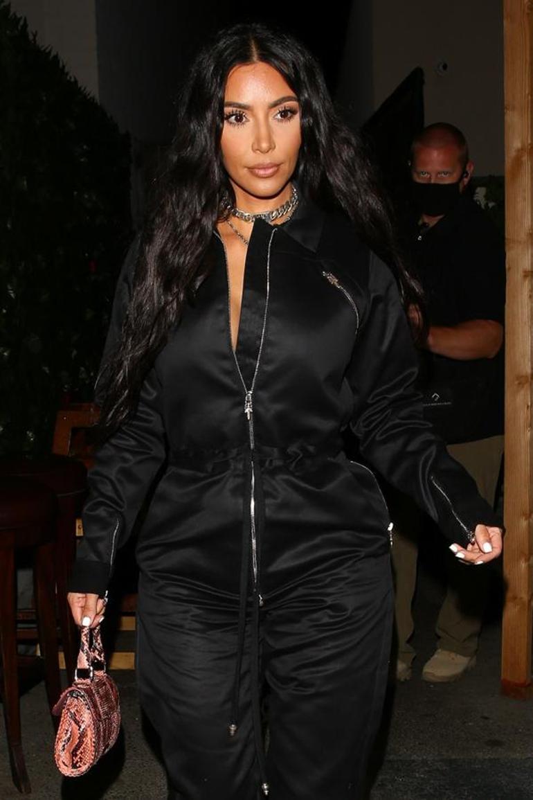 Kardashian/Jenner ailesi siyahlar içinde