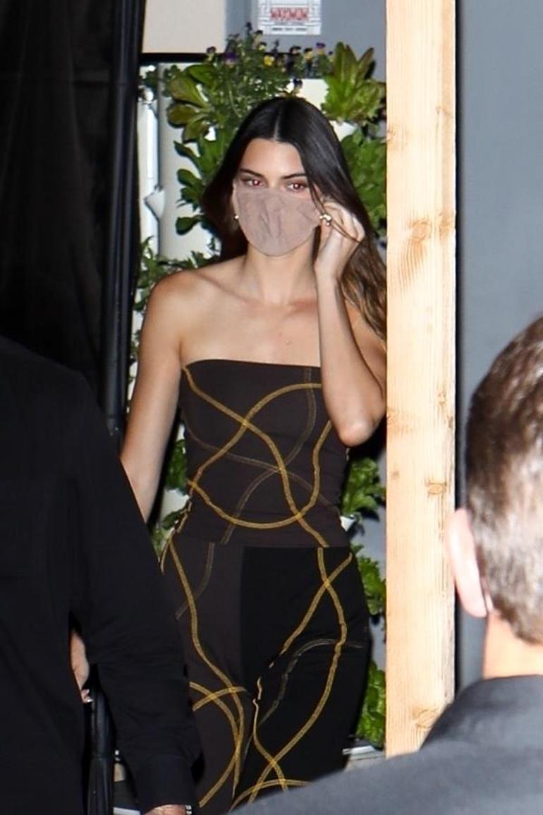 Kardashian/Jenner ailesi siyahlar içinde