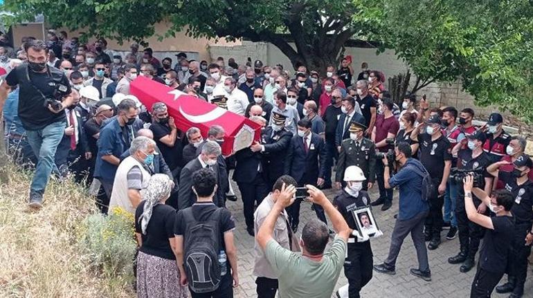 Çanakkalede trafik kazasında şehit olan polis memuru için tören