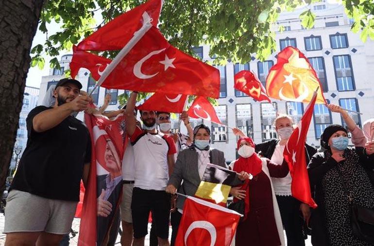 Cumhurbaşkanı Erdoğan’a Türk bayraklarıyla coşkulu karşılama