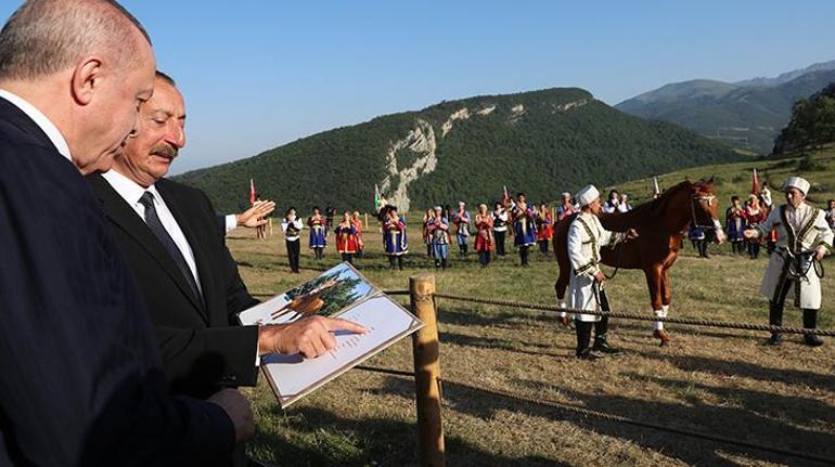 Cumhurbaşkanı Erdoğan, Aliyev ile Şuşada at yarışı izledi