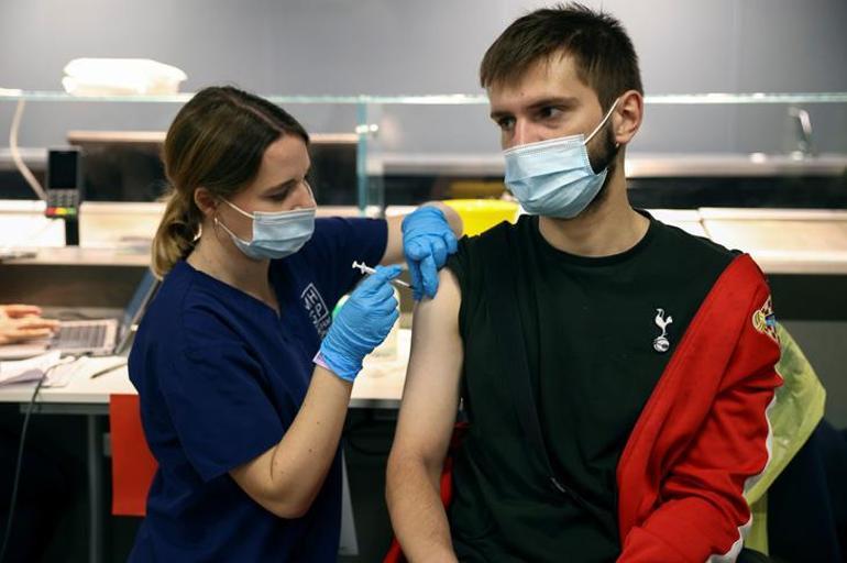 İngiltere üçüncü doz Covid aşısı planını hazırlıyor