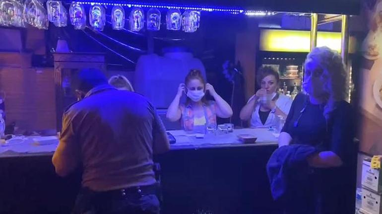 Kısıtlamada açık eğlence merkezine baskın: 17 kişiye 53 bin lira ceza