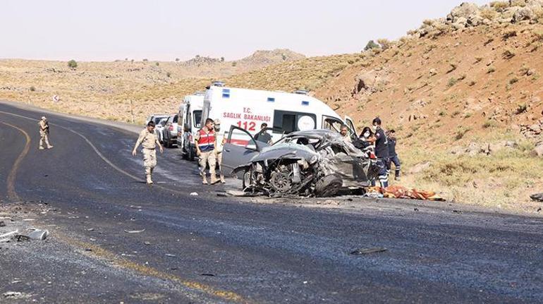 Diyarbakırda tuğla yüklü kamyon ile otomobil çarpıştı: 2 ölü, 3 yaralı