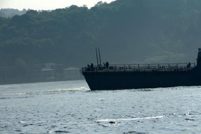 ABD savaş gemisi İstanbul Boğazından geçti