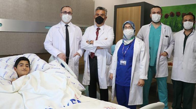 Kalbine 13 santim korkuluk girdi Sedye üzerinde müdahale
