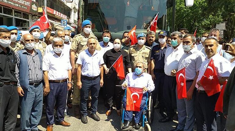 Suriyeden dönen Özel Harekatçılar, mehteran takımıyla karşılandı