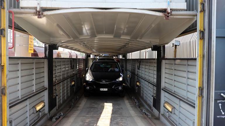 Arabalı treni seçen gurbetçiler kişi başı 1545 lira ödeyip Edirneye ulaşıyor