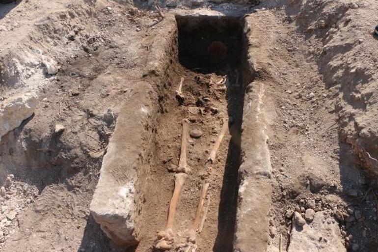 Perre Antik Kentinde bin yıllık iskelet bulundu