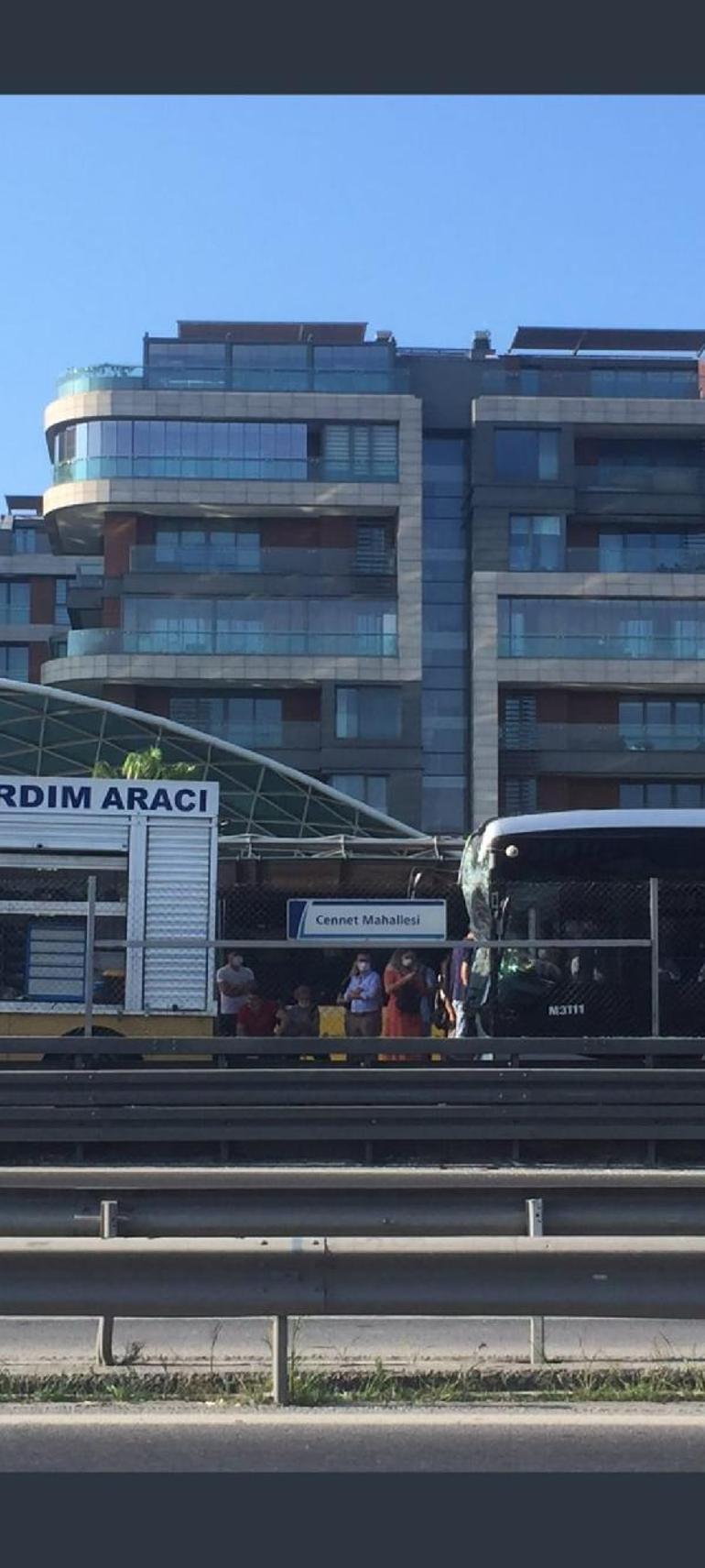 Son dakika... Küçükçekmecede metrobüs kazası Yaralılar var