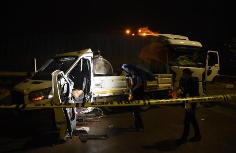 Eskişehirde TIRla kamyonet çarpıştı: 3 yaralı