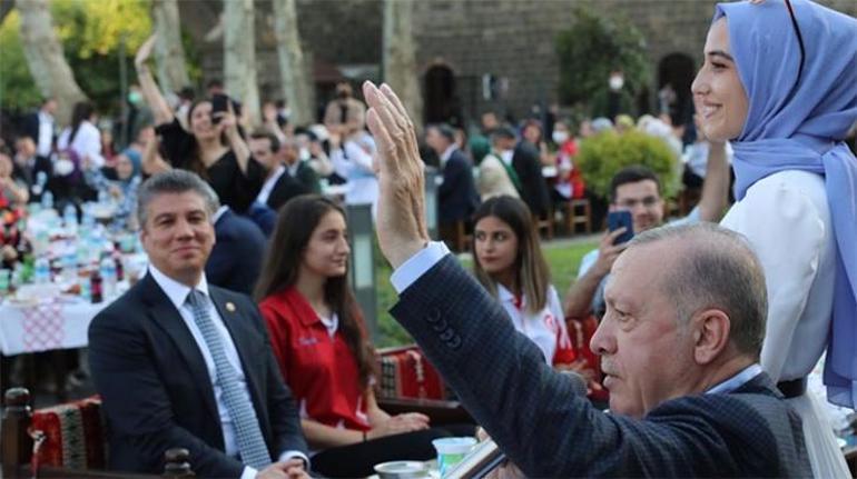 Diyarbakırlı öğrenci davet etmişti Cumhurbaşkanı Erdoğan, gençlerle buluştu