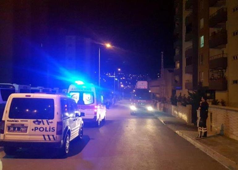 Korku dolu gece Kız arkadaşı ile kendisini eve kilitledi