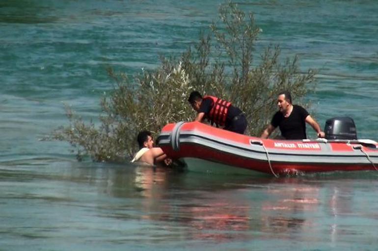 Sular aniden yükseldi, mahsur kaldılar Fenalık geçirdiler