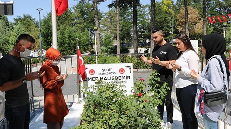 Ömer Halisdemir’in kabrine ziyaretçi akını