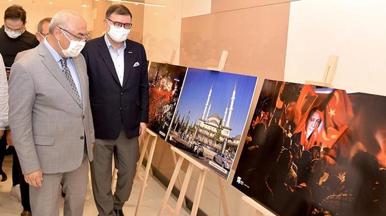 İzmirde 15 Temmuz konulu fotoğraf sergisi açıldı