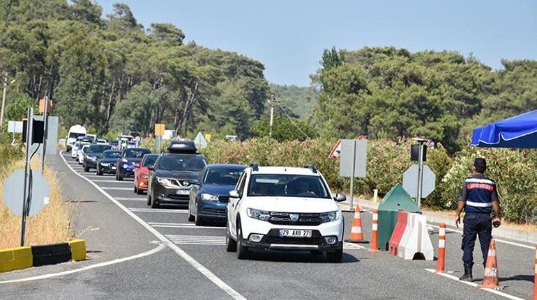 İlçeye tatilci akını 36 saatte 75 bin araç geçti