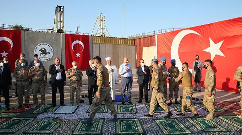 Bakan Soylu, üs bölgesinde askerlerle bayramlaştı