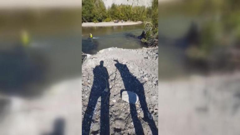 Baba ve 3 çoğunun peşinden suya atladı Kahreden olay