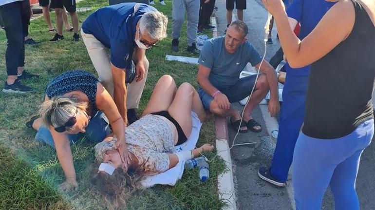 Otomobilin çarptığı ambulans devrildi 3 turist yaralı...