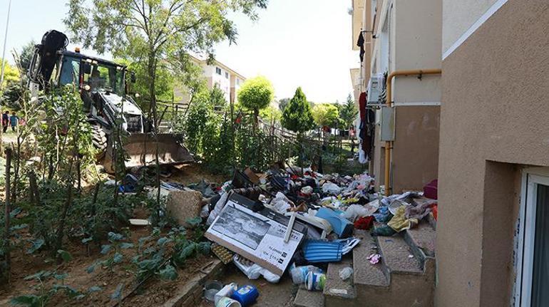 Sakaryada belediye ekiplerinin temizlediği evden 4 kamyon çöp çıktı