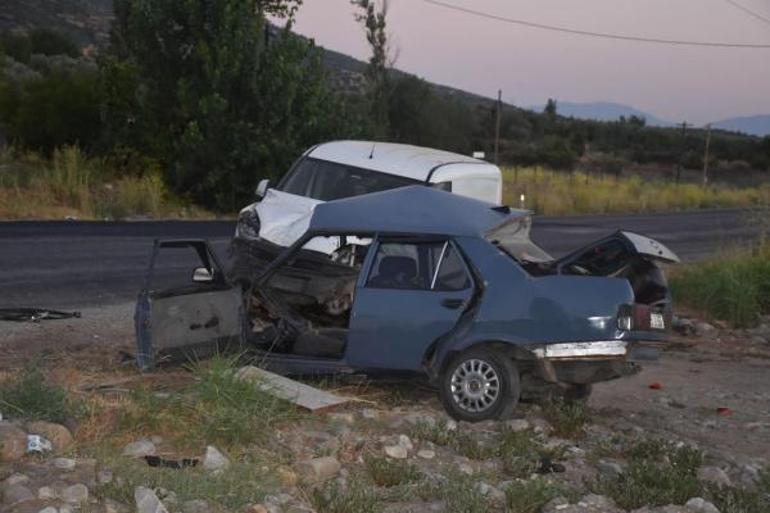 İkiye bölündü Olay yerinde can verdiler