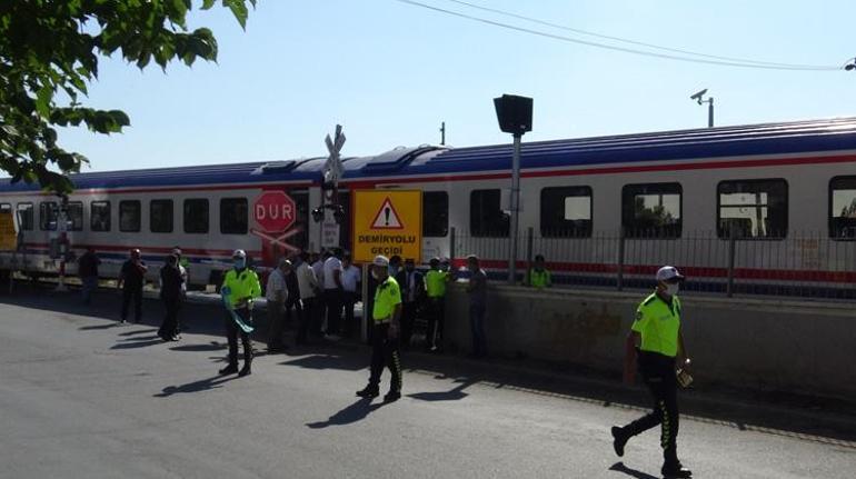 Karsta Doğu Ekspresi treninin hemzemin geçitte çarptığı kişi öldü
