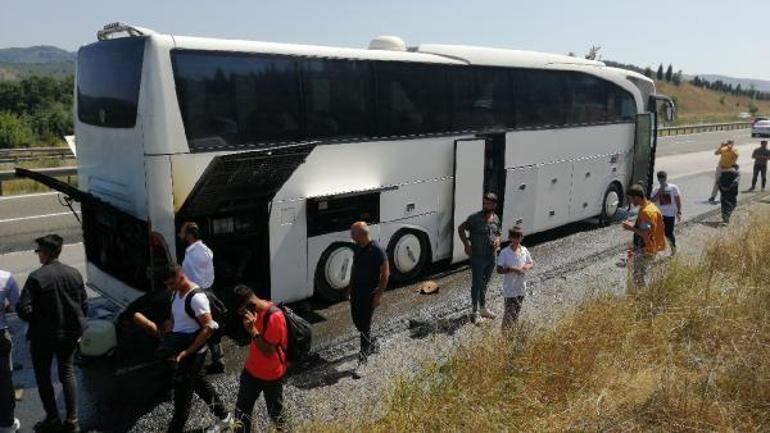 Yer: Düzce Otobüsün motoru alev aldı, yolcular tahliye edildi
