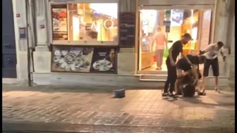 Kadınlar kavga etti; o ise kavgayı ayırmak yerine kadını yumrukladı