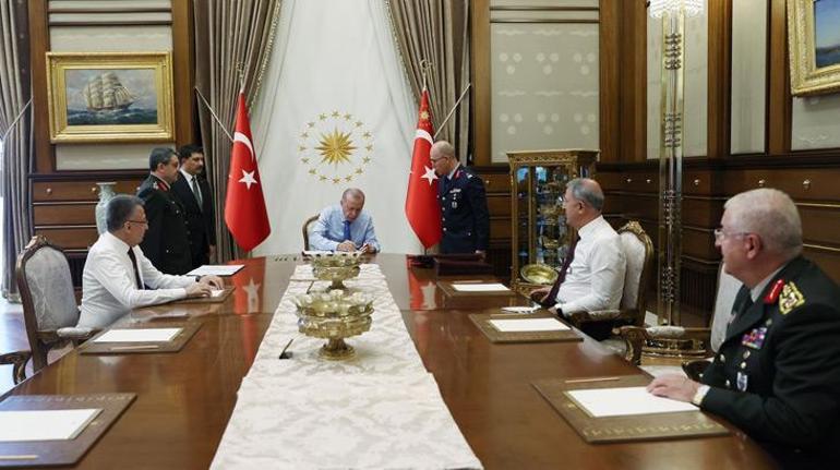 Son dakika... Cumhurbaşkanı Erdoğan, YAŞ kararlarını onayladı İşte yeni Kara Kuvvetleri Komutanı...