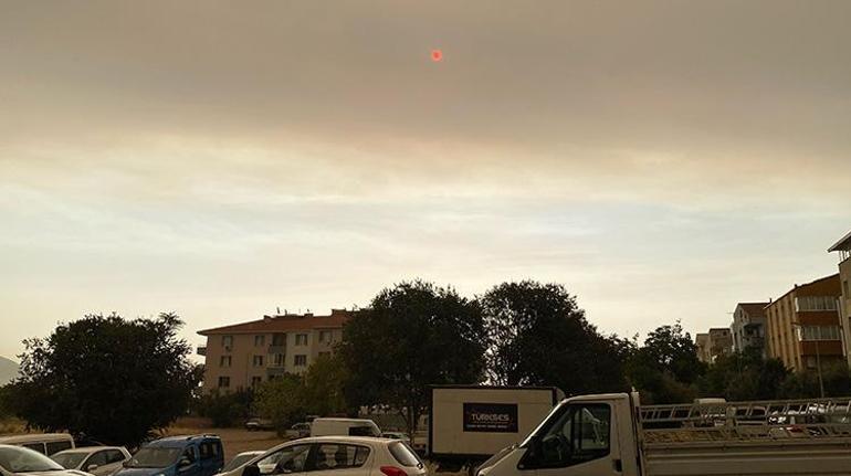 Son dakika... Yangınların dumanı İzmir’de görülüyor