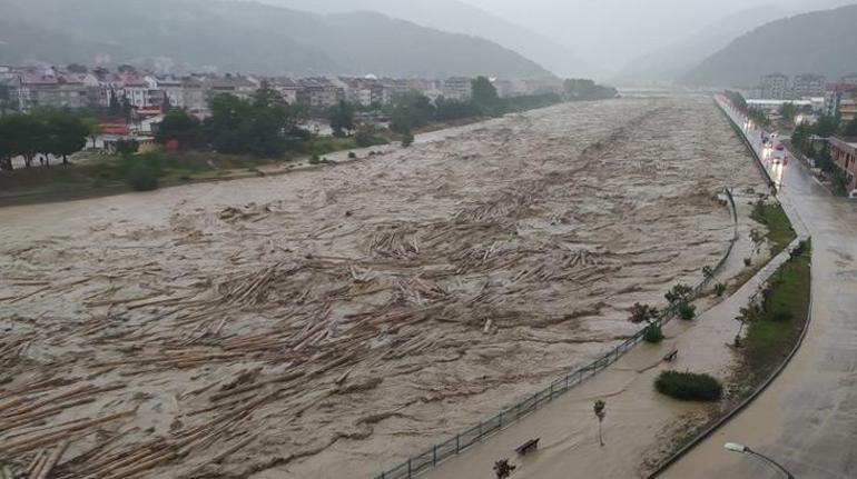 Son dakika haberi: Bartında köprü çöktü, Sinopta vatandaşlar çatılara çıkıp yardım istedi