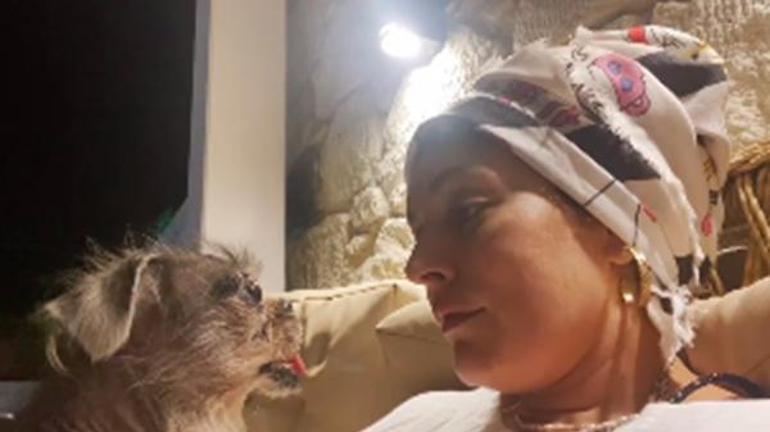 Ezgi Molanın acı günü Köpeği vefat etti