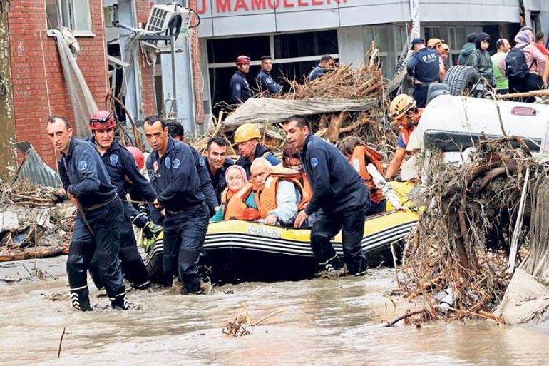 Sel felaketi 17 can aldı