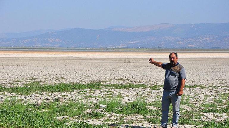 Marmara Gölü kurudu: Derinlik 8 santimetreye düştü