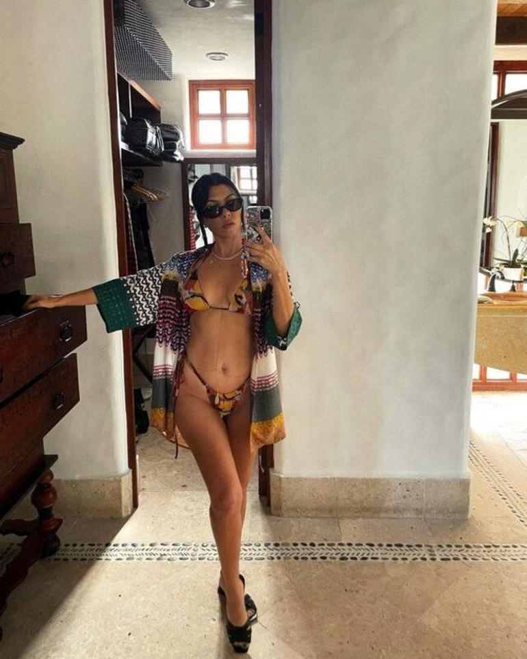Kourtney Kardashiandan bikinili poz