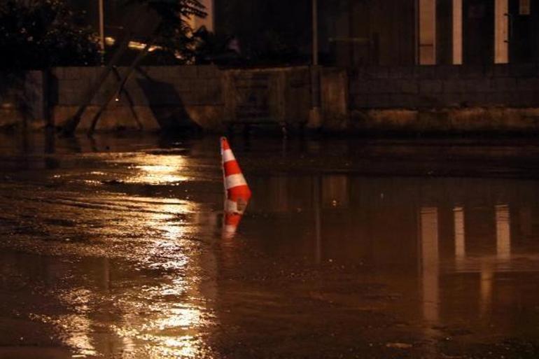 Zonguldakta heyelan yaşanan mahalledeki bir ev tahliye edildi