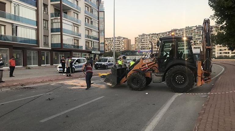 Refüjdeki ağaçlara çarpan araçtaki 3 kişi hayatını kaybetti