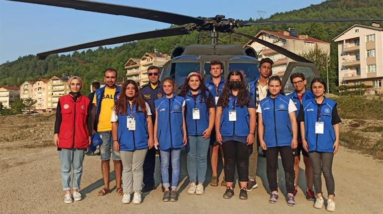 Bakan Soyludan afet bölgesindeki gönüllü gençlere helikopter gezisi jesti