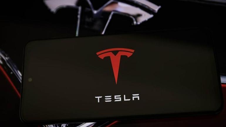 ABDde sürücü destek sistemi bulunan Tesla iki araca çarptı