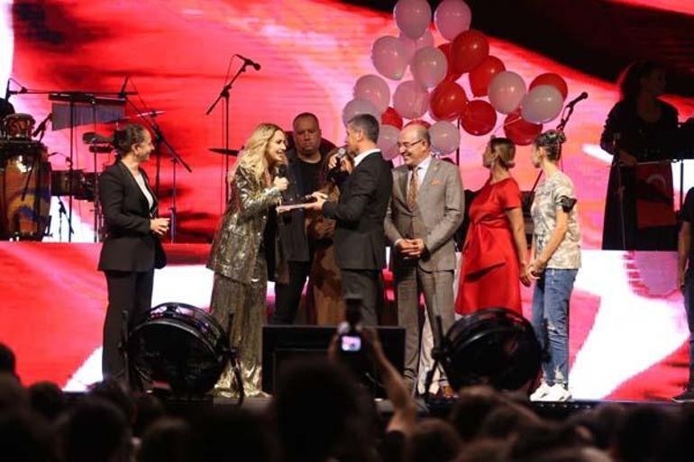 Gölbaşında 30 Ağustos Hadise konseri ile kutlandı