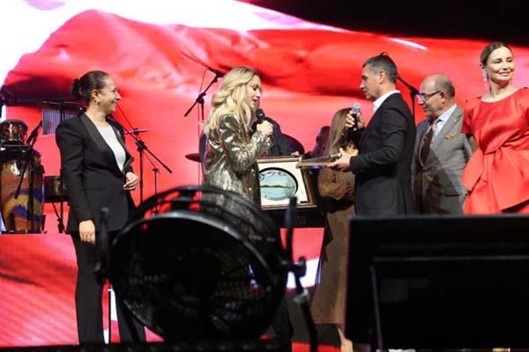 Gölbaşında 30 Ağustos Hadise konseri ile kutlandı