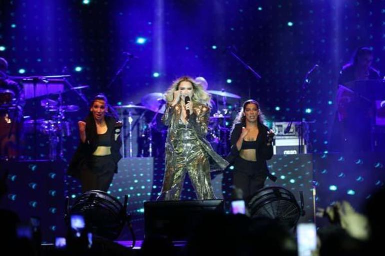 Gölbaşında 30 Ağustos Hadise konseri ile kutlandı