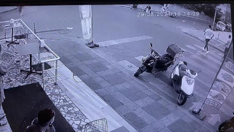 Kazada savrulan motosiklet bebek arabasına çarptı