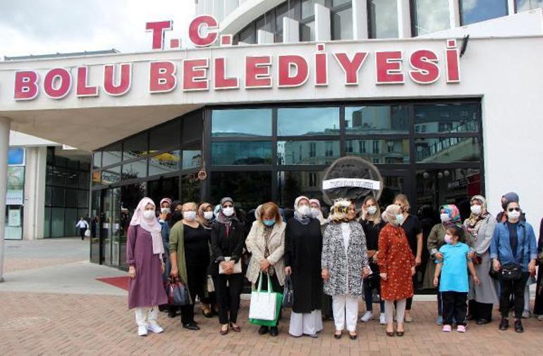 Belediye Başkanı Özcana kadınlardan siyah çelenkli tepki